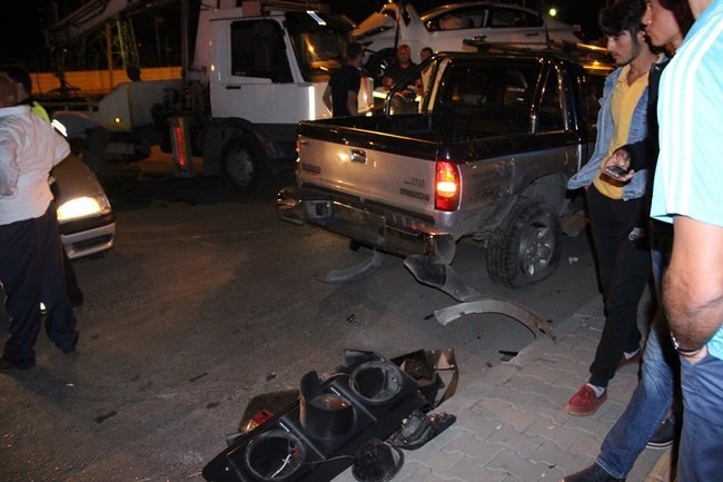 KDZ. EREĞLİ İLÇESİNDE KAMYONET İLE OTOMOBİLİN ÇARPIŞMASI SONUCU MEYDANA GELEN KAZADA 4 KİŞİ YARALANDI. (VEDAT KILIÇ/ZONGULDAK-İHA)