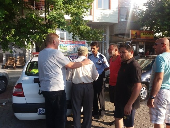 KASTAMONU'NUN CİDE İLÇESİNDE YAŞANAN TRAFİK KAZASINDA ARAÇLARDA MADDİ HASAR MEYDANA GELDİ (MEHMET SALMAN KASTAMONU İHA) (MEHMET SALMAN/KASTAMONU-İHA)