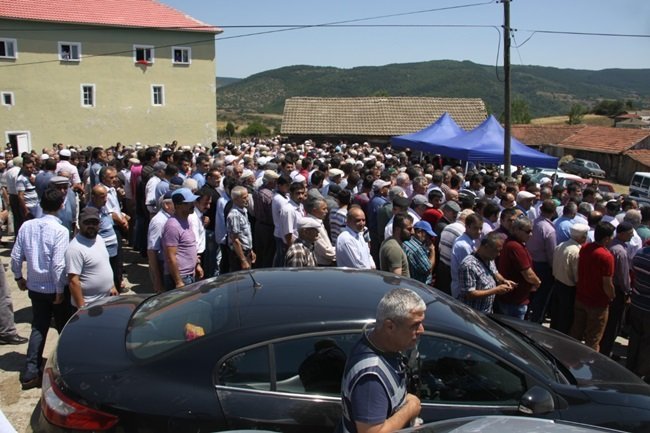 İSTANBUL'DA BOĞAZİÇİ KÖPRÜSÜ'DE DARBE GİRİŞİMİ SIRASINDA AÇILAN ATEŞ SONUCU HAYATINI KAYBEDEN 37 YAŞINDAKİ TEKSTİL İŞÇİSİ BARIŞ EFE, KARABÜK'ÜN EFLANİ İLÇESİNDE TOPRAĞA VERİLDİ. (YASİN ERDEM/KARABÜK-İHA)