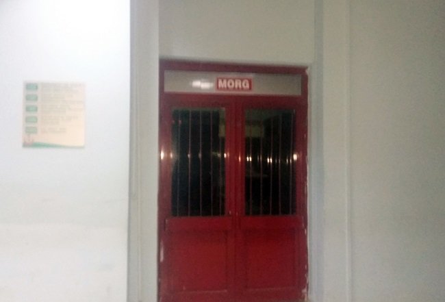 BARTIN’IN BÜYÜK KIZILKUM SAHİLİNDE DENİZE GİREN BİR GENÇ DALGALARA KAPILARAK BOĞULDU. SELÇUK Ö.'NÜN CANSIZ BEDENİ AMBULANSLA BARTIN DEVLET HASTANESİ MORGUNA KALDIRILDI. (MUSTAFA KURT/BARTIN-İHA)