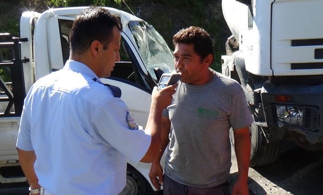 KAZA YAPAN BETON MİKSERİ SÜRÜCÜSÜNÜN YAPILAN MUAYENESİNDE ALKOLSÜZ OLDUĞU BELİRLENDİ. (VEDAT KILIÇ/ZONGULDAK-İHA)