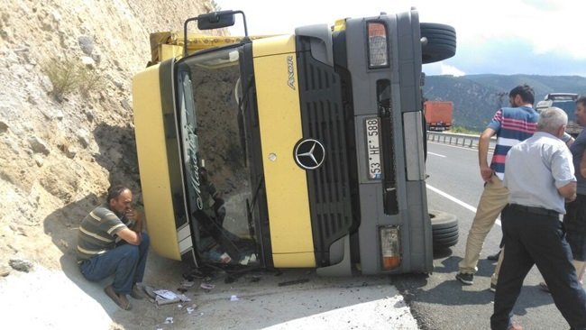 TOSYA TRAFİK KAZASI 1 KİŞİ YARALANDI (SEDAT AĞACIKOĞLU/KASTAMONU-İHA)
