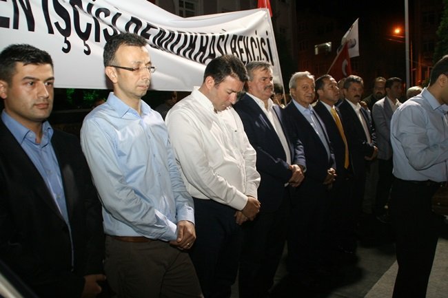 DÜZENLENEN DEMOKRASİ NÖBETİNDE MİLLETVEKİLLER, VE YÜZLERCE KATILIMCI HAZIR BULUNDU (FİKRİ ERDEM/ZONGULDAK-İHA)