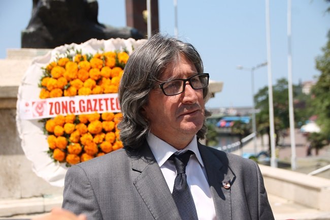 ZONGULDAK GAZETECİLER CEMİYETİ; BASIN BAYRAMINDA ATATÜRK ANITI’NA ÇELENK KOYDU VE SAYGI DURUŞUNDA BULUNDU. (ONUR ALTINDAĞ/ZONGULDAK-İHA)