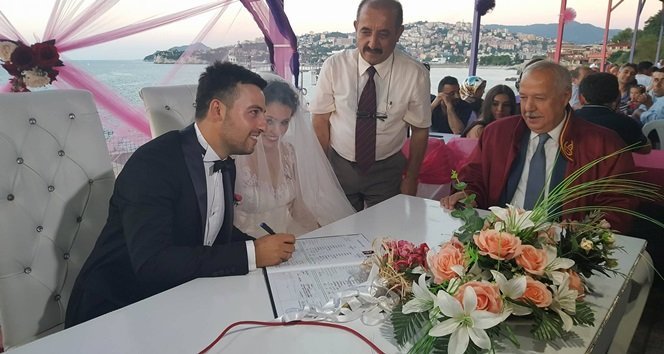 Orçun-Elif çiftinin nikahını Akdemir kıydı