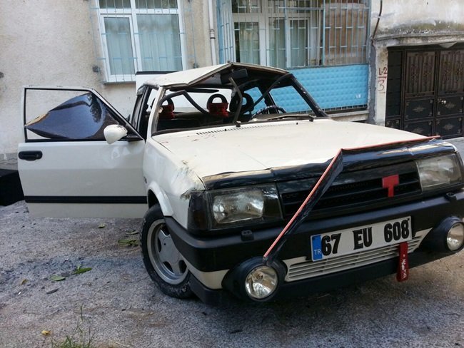 OTOMOBİL APARTMAN BOŞLUĞUNA UÇTU. (ERTUĞRUL YÜKSEL/ZONGULDAK-İHA)