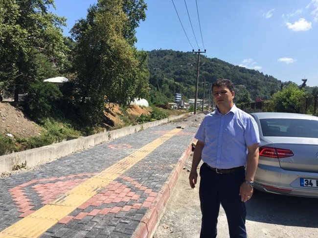 KOZLU BELEDİYE BAŞKANI ERTAN ŞAHİN, İHSANİYE MAHALLESİ GÜZERGAHINDAKİ YOL ÇALIŞMALARINI İNCELEDİ. ŞAHİN, MAHALLELERİN SORUNLARI ELE ALARAK ÇÖZDÜKLERİNİ SÖYLEDİ. (ONUR ALTINDAĞ/ZONGULDAK-İHA)