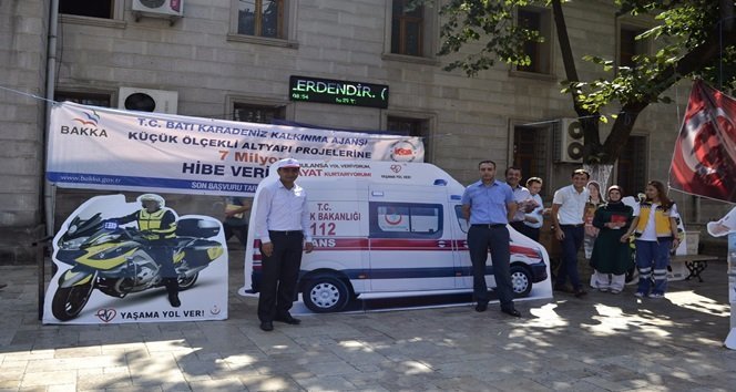 ‘Ambulansa yol veriyorum, hayat kurtarıyorum’ projesi halka tanıtılıyor