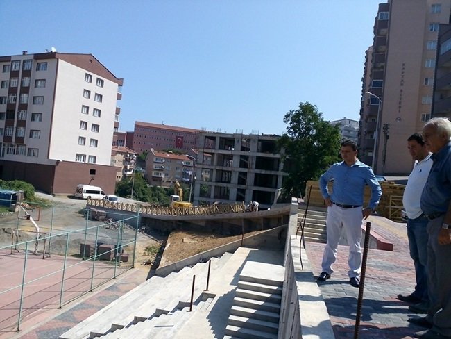 KOZLU BELEDİYESİ BELEDİYE BAŞKANI ERTAN ŞAHİN, KOZLU’NUN TÜM MAHALLERİNDE ÇALIŞMALARIN SÜRDÜĞÜNÜ VE BU ÇALIŞMALARIN ZAMANINDA BİTMESİ İÇİN GEREKLİ DENETLEMELERİ YERİNDE YAPTIĞINI BELİRTTİ. (ÖMER TEKCAN/ZONGULDAK-İHA)