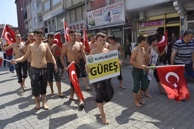 GÜREŞÇİLER DEMOKRASİ YÜRÜYÜŞÜ DÜZENLEDİLER ( ERTUĞRUL YÜKSEL/ ZONGULDAK-İHA) (ERTUĞRUL YÜKSEL/ZONGULDAK-İHA)