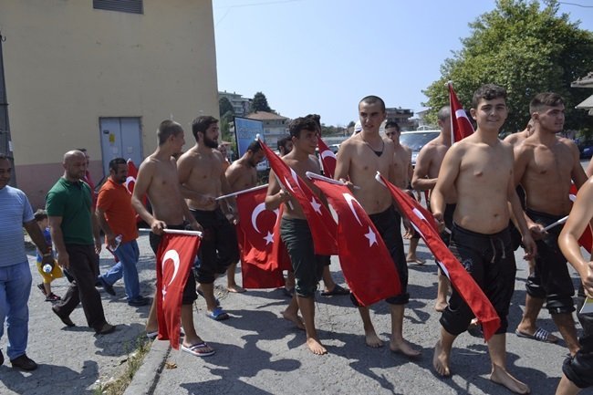 GÜREŞÇİLER DEMOKRASİ YÜRÜYÜŞÜ DÜZENLEDİLER ( ERTUĞRUL YÜKSEL/ ZONGULDAK-İHA) (ERTUĞRUL YÜKSEL/ZONGULDAK-İHA)