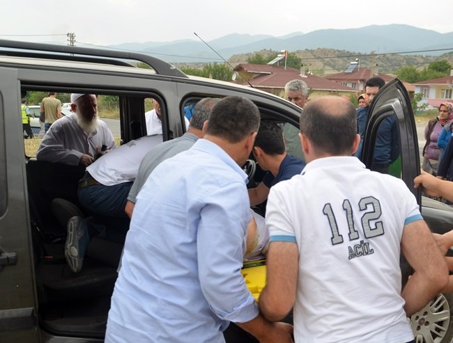 KASTAMONU'NUN TOSYA İLÇESİ AKÇAKAVAK KÖYÜ MEVKİİNDE MEYDANA GELEN TRAFİK KAZASINDA AĞIR YARALANAN ESKİ MUHTAR HAYATINI KAYBETTİ. (SEDAT AĞACIKOĞLU/KASTAMONU-İHA)