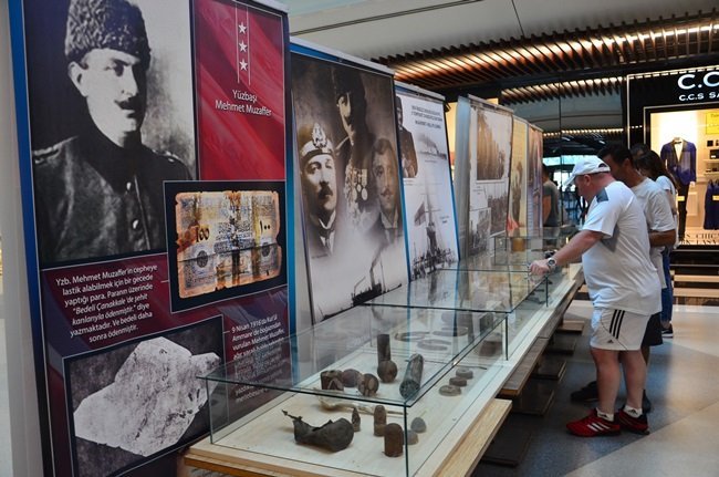 ZONGULDAK'TAKİ ESAS 67 BURDA AVM'DE AÇILAN "ÇANAKKALE MÜZESİ VE FOTOĞRAF SERGİSİ"NE ZİYARETÇİLER, YOĞUN İLGİ GÖSTERİYOR. (ONUR ALTINDAĞ/ZONGULDAK-İHA)