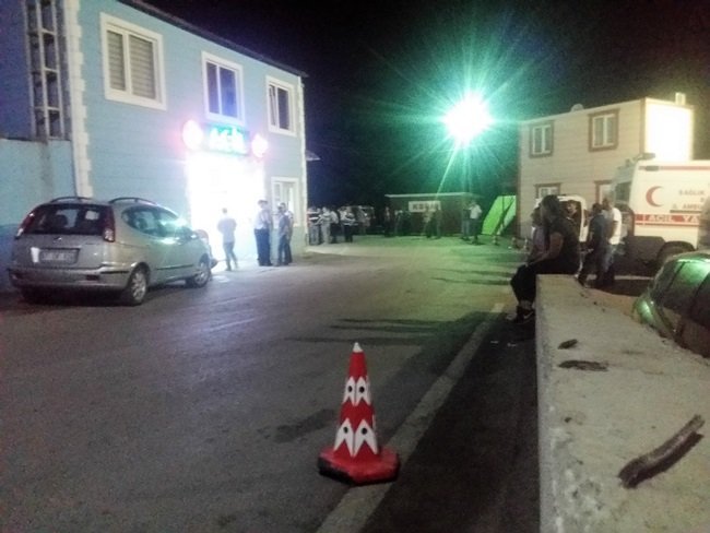 BARTIN HASTANEDE VURULAN YAKINLARI BEKLEYENLER (MUSTAFA KURT/BARTIN-İHA)