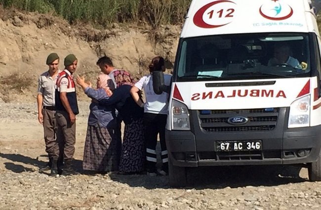 ZONGULDAK'TA 14 YAŞINDAKİ BERTUĞ ALTUĞ, SERİNLEMEK İÇİN GİRDİĞİ NEHİRDE KAYBOLDU. EKİPLER, BERTUĞ'U BULMAK İÇİN ÇALIŞMA BAŞLATTI. (İHA/ZONGULDAK-İHA)