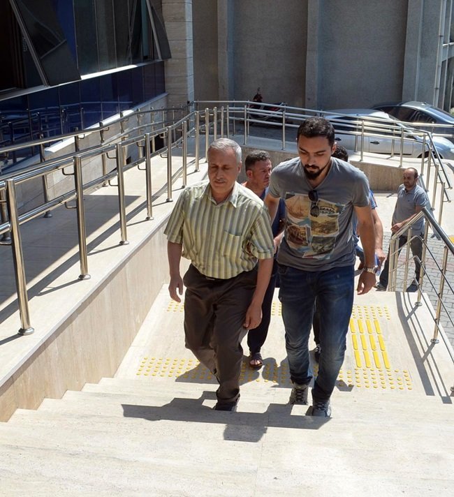 ZONGULDAK’TA FETÖ/PDY SORUŞTURMASI KAPSAMINDA GÖZALTINA ALINAN 11 ŞÜPHELİ ADLİYEYE SEVK EDİLDİ. (ONUR ALTINDAĞ/ZONGULDAK-İHA)