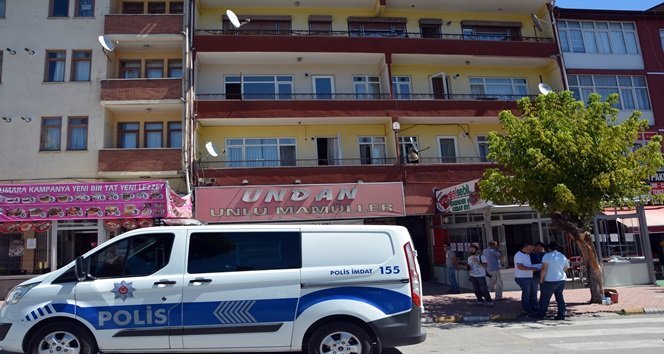 KARABÜK’ÜN SAFRANBOLU İLÇESİNDE 76 YAŞINDAKİ RABİA YILDIRIM, YALNIZ YAŞADIĞI EVİNDE OĞLU TARAFINDAN ÖLÜ BULUNDU. DİYABET HASTASI OLDUĞU BELİRTİLEN YILDIRIM’IN KESİN ÖLÜM NEDENİ YAPILACAK OTOPSİ SONUCU BELİRLENECEK. (YASİN ERDEM/KARABÜK-İHA)