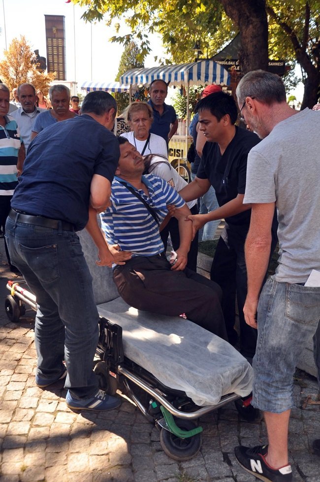 AMBULANSLA HASTANEYE KALDIRILAN GENCİN SAĞLIK DURUMUNUN İYİ OLDUĞU ÖĞRENİLDİ. (ONUR ALTINDAĞ/ZONGULDAK-İHA)