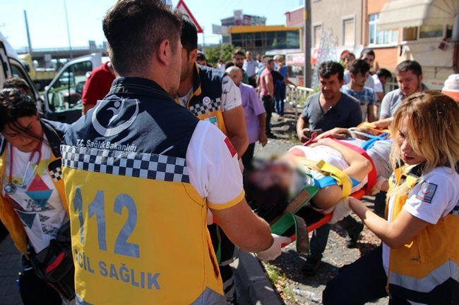 KDZ. EREĞLİ'DE APARTMANIN 5.KATINDAN ATLAYAN VE AĞIR YARALI OLARAK HASTANEYE KALDIRILAN GENÇ KIZ HAYATINI KAYBETTİ. (VEDAT KILIÇ/ZONGULDAK-İHA)