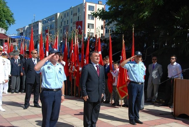 AK PARTİLİ KDZ. EREĞLİ ESKİ BELEDİYE BAŞKANI MURAT SESLİ'YE 2009 YILINDA YAPILAN OPERASYONU GERÇEKLEŞTİREN SAVCI İLE TUTUKLAMA KARARINI VEREN MAHKEME HEYETİNİN FETÖ'DEN AÇIĞA ALINDIĞI İFADE EDİLDİ. (VEDAT KILIÇ/ZONGULDAK-İHA)