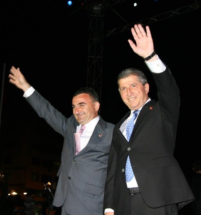 AK PARTİLİ KDZ. EREĞLİ ESKİ BELEDİYE BAŞKANI MURAT SESLİSOLDAKİ), GÖREV YAPTIĞI DÖNEMDE ZONGULDAK'A HİZMETLERİNDEN DOLAYI TBMM ESKİ BAŞKANI KÖKSAL TOPTAN'A(SAĞDAKİ) ULUSLARARASI SEVGİ, BARIŞ, DOSTLUK ÖDÜLÜ VERMİŞTİ. (VEDAT KILIÇ/ZONGULDAK-İHA)