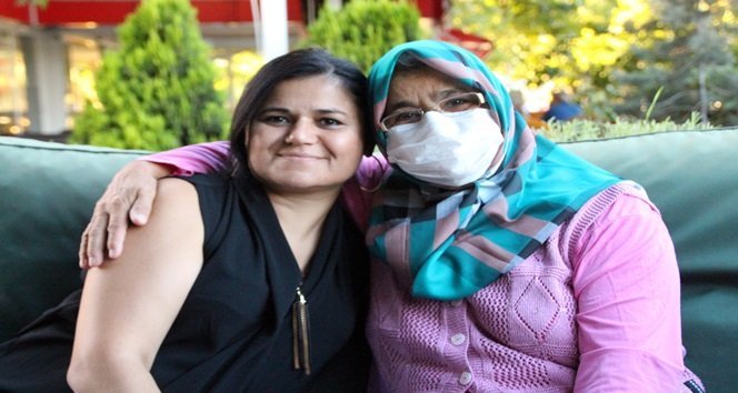 Annesine böbreğini verip hayata tutunmasını sağladı