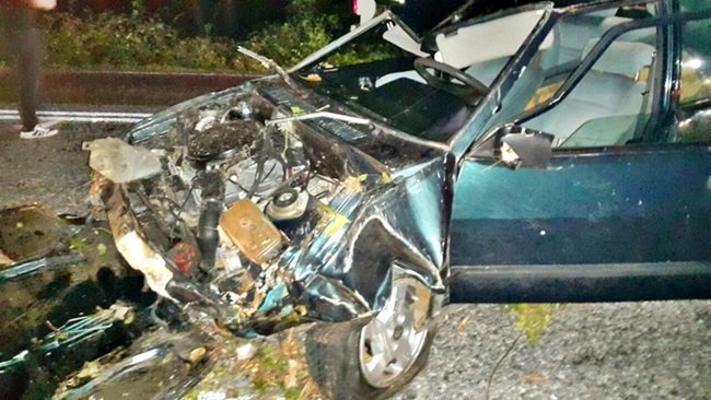 BARTIN’DA KONTROLDEN ÇIKARAK ŞARAMPOLE YUVARLANAN OTOMOBİLDE BULUNAN 2 KİŞİ YARALANDI. (MUSTAFA KURT/BARTIN-İHA)