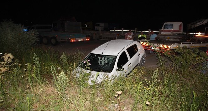 Otomobiliyle pratik yapmak isterken su kanalına düştü