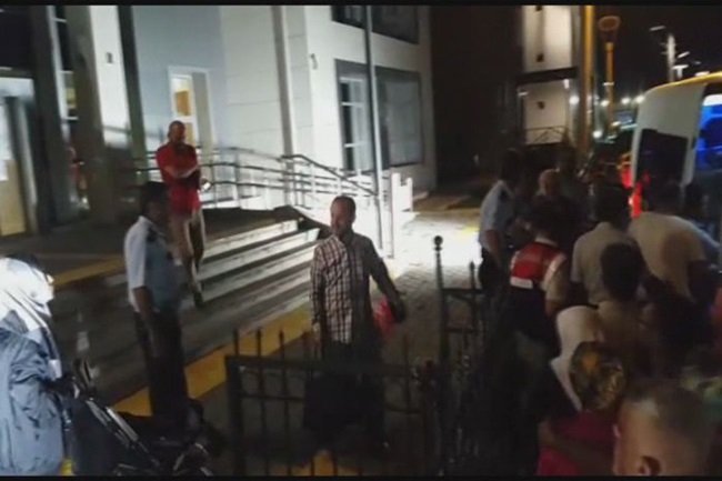 KDZ. EREĞLİ'DE FETÖ/PDY TERÖR ÖRGÜTÜ SORUŞTURMASI KAPSAMINDA GÖZALTINA ALINAN REKLAM AJANSI FİRMASI ORTAĞI 5 KİŞİ ÇIKARILDIĞI MAHKEMECE TUTUKLANDI. (VEDAT KILIÇ/ZONGULDAK-İHA)