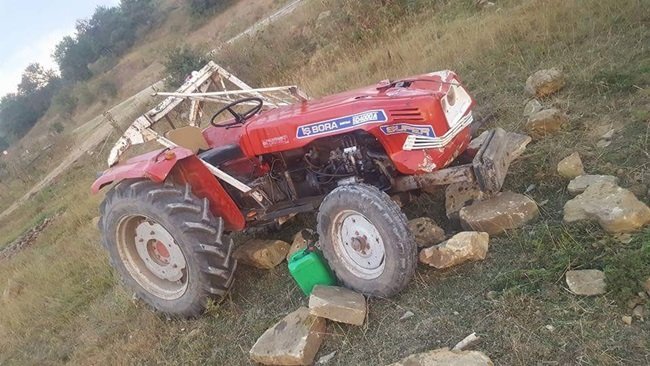 ŞARAMPOLE DEVRİLEN TRAKTÖRDE SÜRÜCÜ YARALANDI. (VEDAT YUNUS İKİZOĞLU/KASTAMONU-İHA)