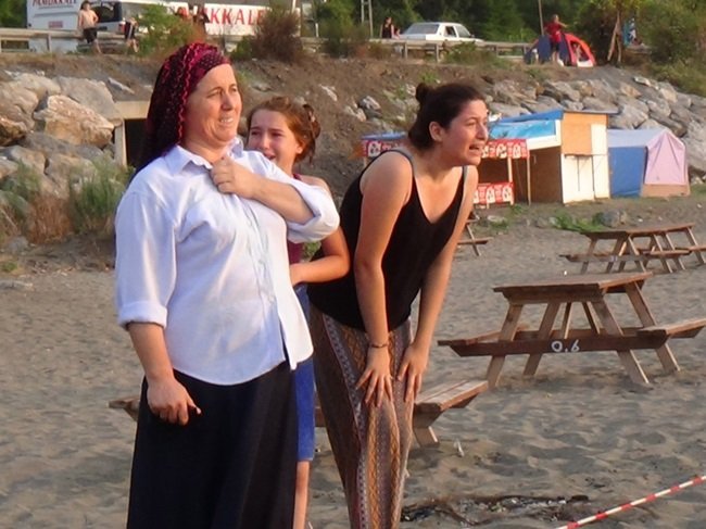 14 YAŞINDAKİ GENCİ KURTARMAYA ÇALIŞIRKEN BOĞULARAK HAYATINI KAYBEDEN ŞEVKET YALÇIN'IN YAKINLARI GÖZYAŞLARINA BOĞULDU. (VEDAT KILIÇ/ZONGULDAK-İHA)