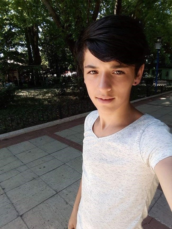 KDZ. EREĞLİ İLÇESİNDE 14 YAŞINDAKİ SERHAT ULUDAĞ SERİNLEMEK İÇİN GİRDİĞİ DENİZDE DALGALARIN ARASINDA KAYBOLDU. (VEDAT KILIÇ/ZONGULDAK-İHA)