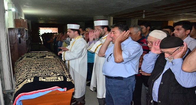 FETÖ soruşturmasında serbest kalan belediye başkanının baba acısı