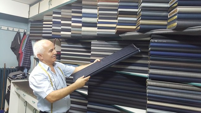 TERZİ EKREM UYSAL KURBAN BAYRAM ÖNCESİ İŞLERİN AZ OLDUĞUNU SÖYLEDİ ( ERTUĞRUL YÜKSEL/ ZONGULDAK-İHA) (ERTUĞRUL YÜKSEL/ZONGULDAK-İHA)