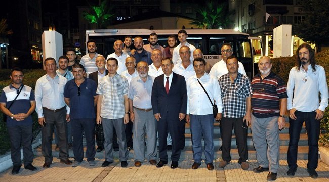 KDZ. EREĞLİ İLÇESİNDE NİĞDE'YE GİDEREK ŞEHİT ASTSUBAY ÖMER HALİSDEMİR'İN ŞEHİTLİĞİNİ ZİYARET EDEN DİN GÖREVLİLERİNİ KDZ. EREĞLİ BELEDİYE BAŞKANI HÜSEYİN UYSAL UĞURLADI. (VEDAT KILIÇ/ZONGULDAK-İHA)