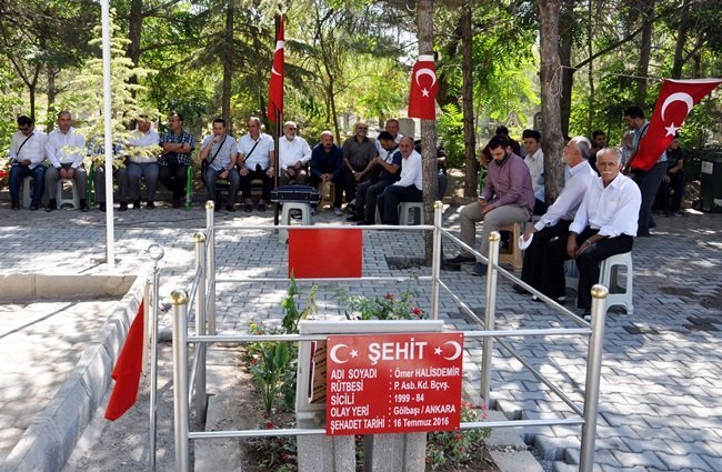 KDZ. EREĞLİ İLÇESİNDE Kİ DİN GÖREVLİLERİ ŞEHİT ASTSUBAY ÖMER HALİSDEMİR'İN ŞEHİTLİĞİNİ ZİYARET ETTİ. (VEDAT KILIÇ/ZONGULDAK-İHA)
