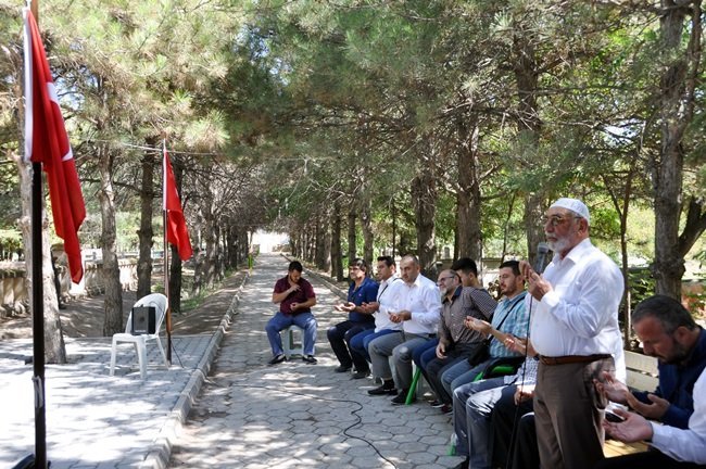 KDZ. EREĞLİ İLÇESİNDE Kİ DİN GÖREVLİLERİ NİĞDE'YE GİDEREK ŞEHİT ASTSUBAY ÖMER HALİSDEMİR'İN ŞAHİTLİĞİNİ ZİYARET ETTİ. (VEDAT KILIÇ/ZONGULDAK-İHA)