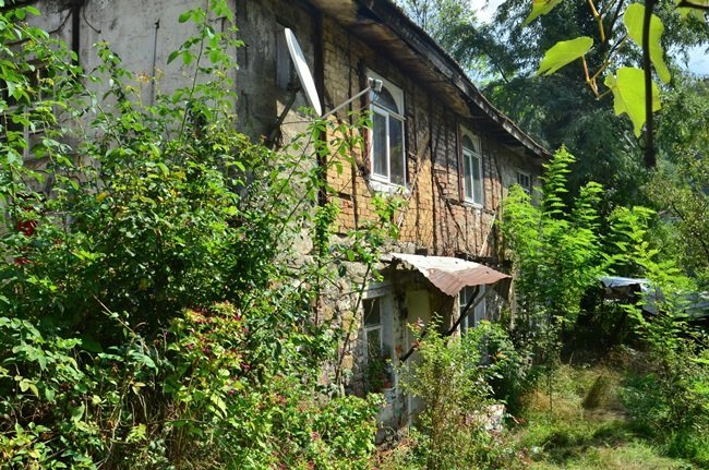 ZONGULDAK'TA TESPİT EDİLEN ÇÖP EV, EKİPLER TARAFINDAN BOŞALTILIP, İLAÇLANDI. (SERTAÇ ÖZDEMİR/ZONGULDAK-İHA)