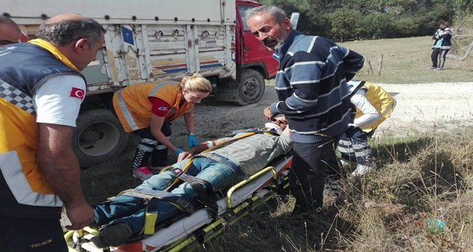 Yolcu otobüsü kamyona çarptı: 3 yaralı