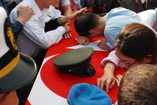 ŞEHİDİN AİLESİ TABUTUN BAŞINDA GÖZYAŞI DÖKTÜ. (AKİF YAMAN - MUSTAFA KURT - ONUR ALTINDAĞ/BARTIN-İHA)