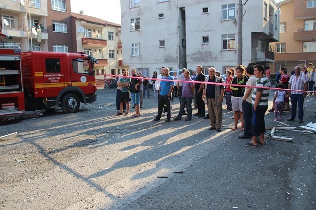 KDZ. EREĞLİ İLÇESİNE BAĞLI KAVAKLIK MAHALLESİ SAKİNLERİ SABAH BÜYÜK BİR PATLAMA İLE UYANDI. (VEDAT KILIÇ/ZONGULDAK-İHA)