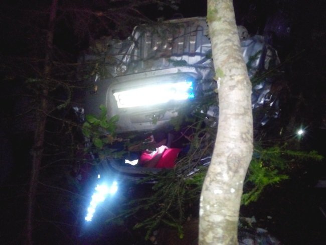 Yoldan çıkan otomobil, 50 metrelik uçuruma uçtu: 1 Ölü, 3 Yaralı