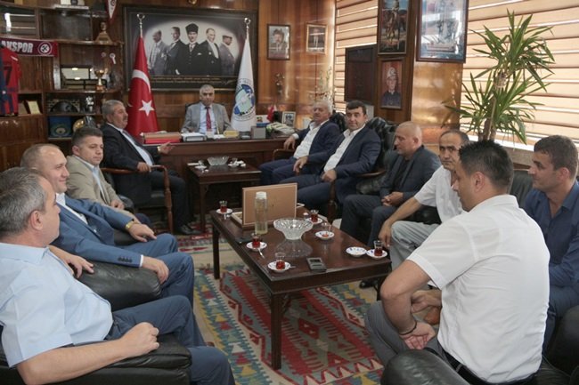 GENEL MADEN İŞÇİLERİ SENDİKASI’NDA (GMİS) KURBAN BAYRAMI NEDENİYLE BAYRAMIN BİRİNCİ GÜNÜ BAYRAMLAŞMA PROGRAMI GERÇEKLEŞTİRİLDİ. (SERTAÇ ÖZDEMİR/ZONGULDAK-İHA)