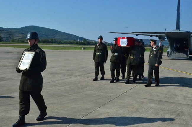 HAKKARİ ŞEMDİNLİ İLÇESİNDE PKK İLE GİRİLEN ÇATIŞMADA ZONGULDAK’IN ÇAYCUMA İLÇESİNE BAĞLI YAKADEMİRCİLER KÖYÜ’NDEN UZMAN ÇAVUŞ SACİT OLCAY KABAKLIOĞLU SON YOLCULUĞUNA UĞURLANDI. (EMRAH YILDIZ - SERTAÇ ÖZDEMİR/ZONGULDAK-İHA)