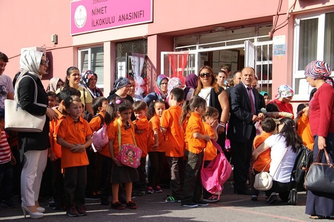 KDZ. EREĞLİ İLÇESİNDE 2016-2017 EĞİTİM ÖĞRETİM YILININ İLK DERS ZİLİ ÇALDI. (VEDAT KILIÇ/ZONGULDAK-İHA)