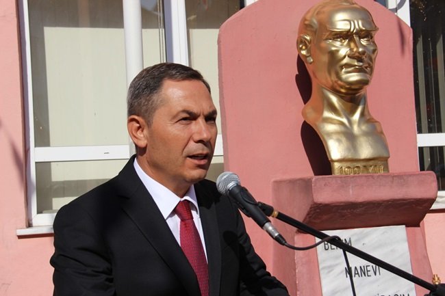 KDZ. EREĞLİ BELEDİYE BAŞKANI HÜSEYİN UYSAL ÖĞRETMENLERDEN ÖĞRENCİLERE ÖZGÜVEN AŞILAMALARINI İSTEDİ. (VEDAT KILIÇ/ZONGULDAK-İHA)