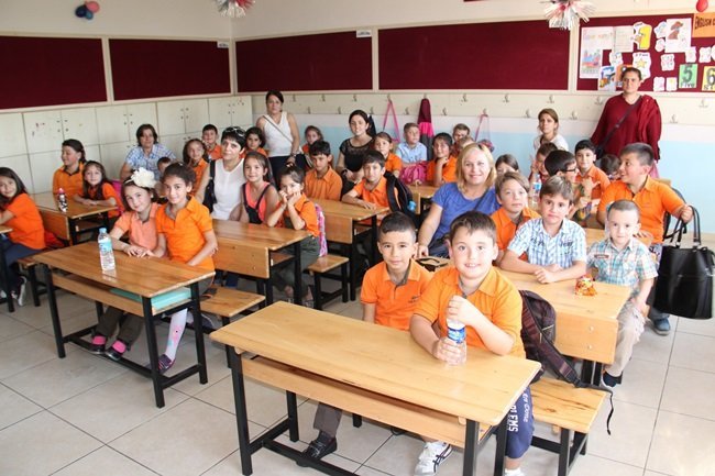 KDZ. EREĞLİ İLÇESİNDE 2016-2017 EĞİTİM ÖĞRETİM YILI İLK DERS ZİLİNİN ÇALINMASI İLE BAŞLADI. (VEDAT KILIÇ/ZONGULDAK-İHA)