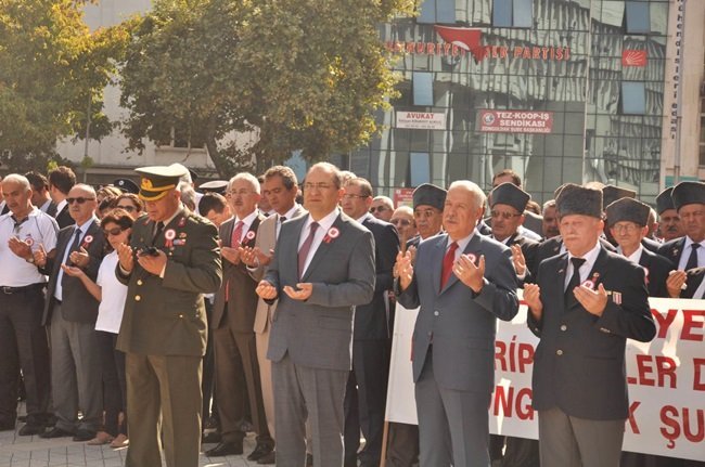 19 EYLÜL MUHARİP GAZİLER GÜNÜ MÜNASEBETİYLE VALİLİK ÖNÜNDE PROGRAM DÜZENLENDİ. (SERTAÇ ÖZDEMİR/ZONGULDAK-İHA)