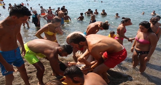 Cankurtaran timi 62 kişiyi boğulmaktan kurtardı