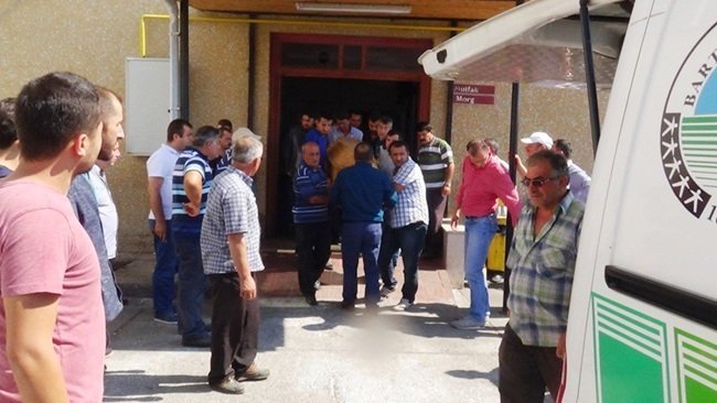 BARTIN’DA DENİZE GİRDİKTEN SONRA FENALAŞARAK ACİLE KALDIRILAN BİR KİŞİ, HASTANEDEN EVE GÖNDERİLDİKTEN BİR SÜRE SONRA YENİDEN FENALIK GEÇİREREK HAYATINI KAYBETTİ. (MUSTAFA KURT/BARTIN-İHA)